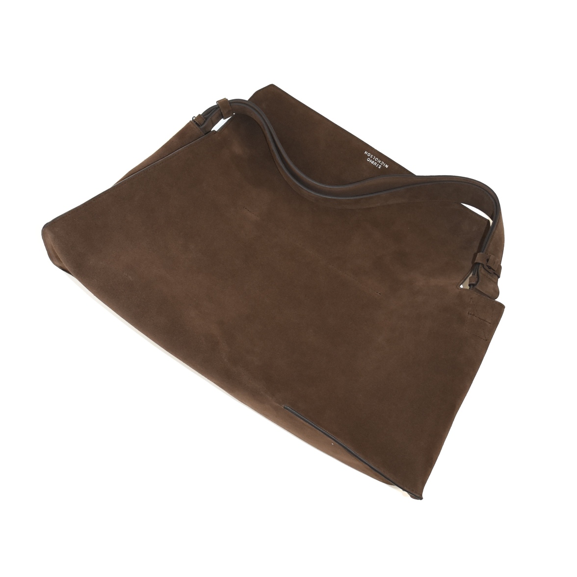 STUDIO NICHOLSON SHIBORU SUEDE BAG IN COCOA[]