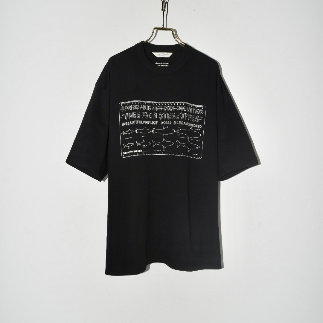 beautiful people “FREE FROM STEREOTYPES” LOGO TEE BLACK[1425310012]