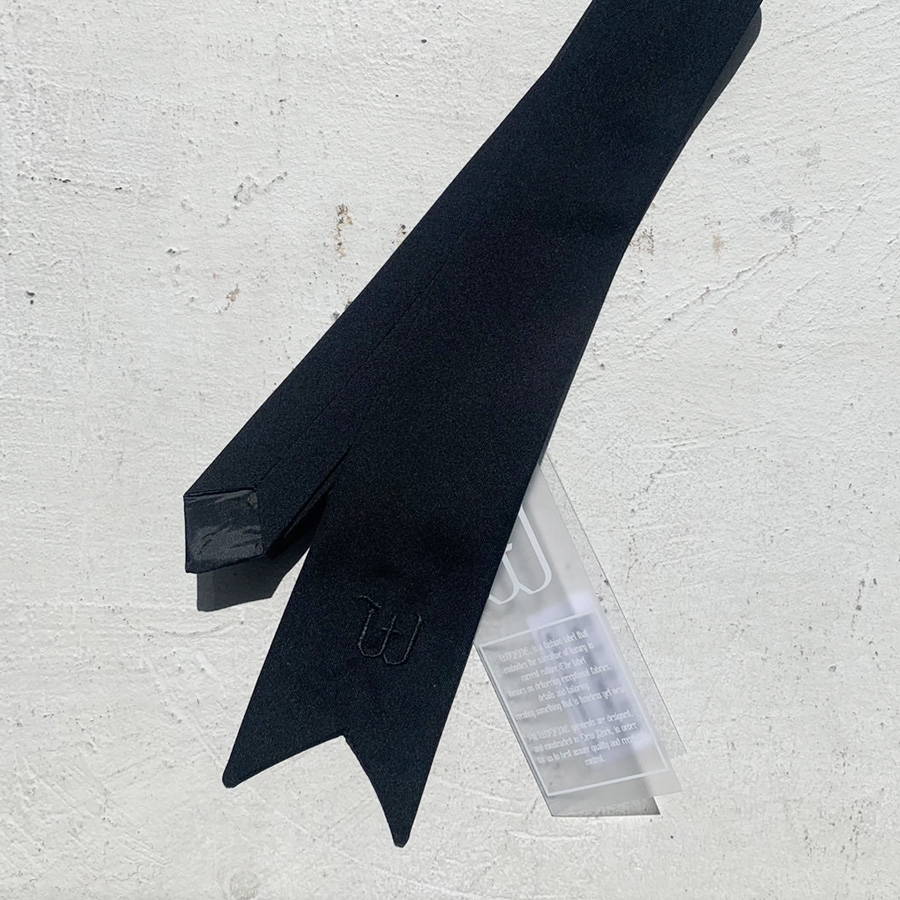 WINNIE REVERSE TIE BLACK