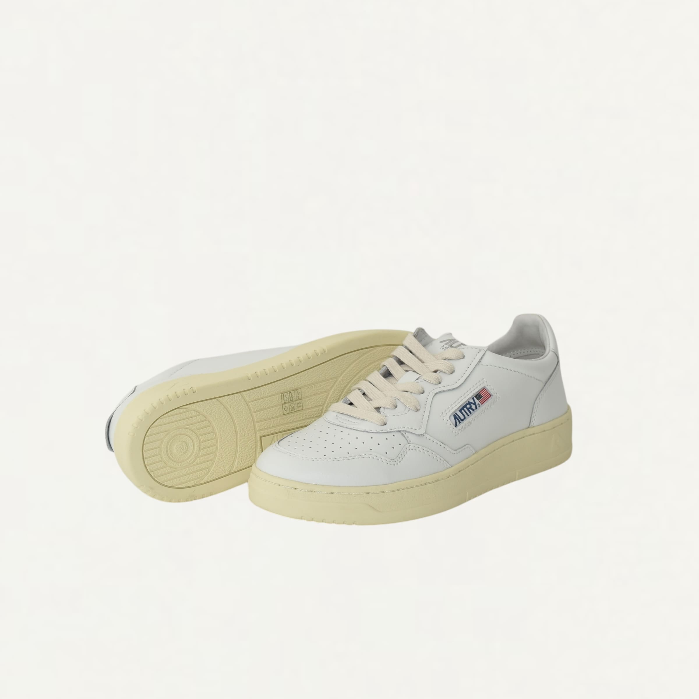 AUTRY MEDALIST LOW SNEAKERS IN WHITE LEATHER[5141SAULWLL15]