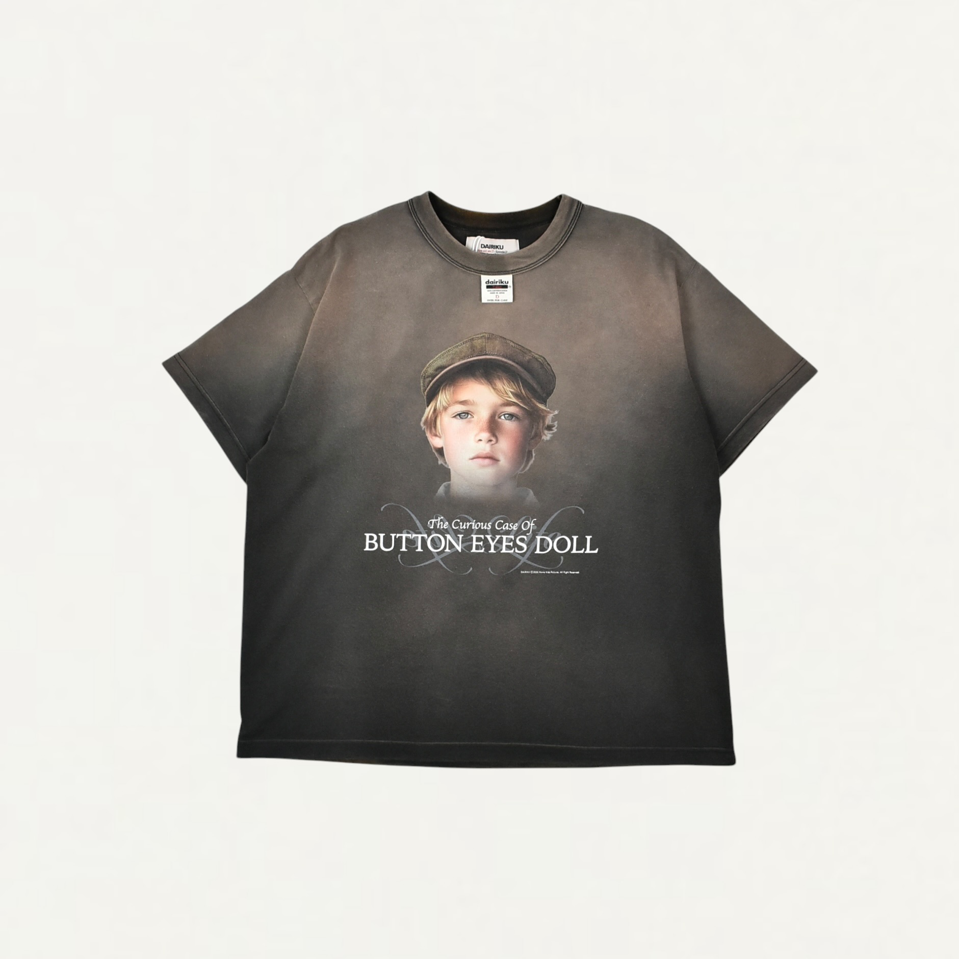 DAIRIKU BUTTON EYE DOLL Sunburn H-S Tag Tee Sunburn Black[26SS C14]