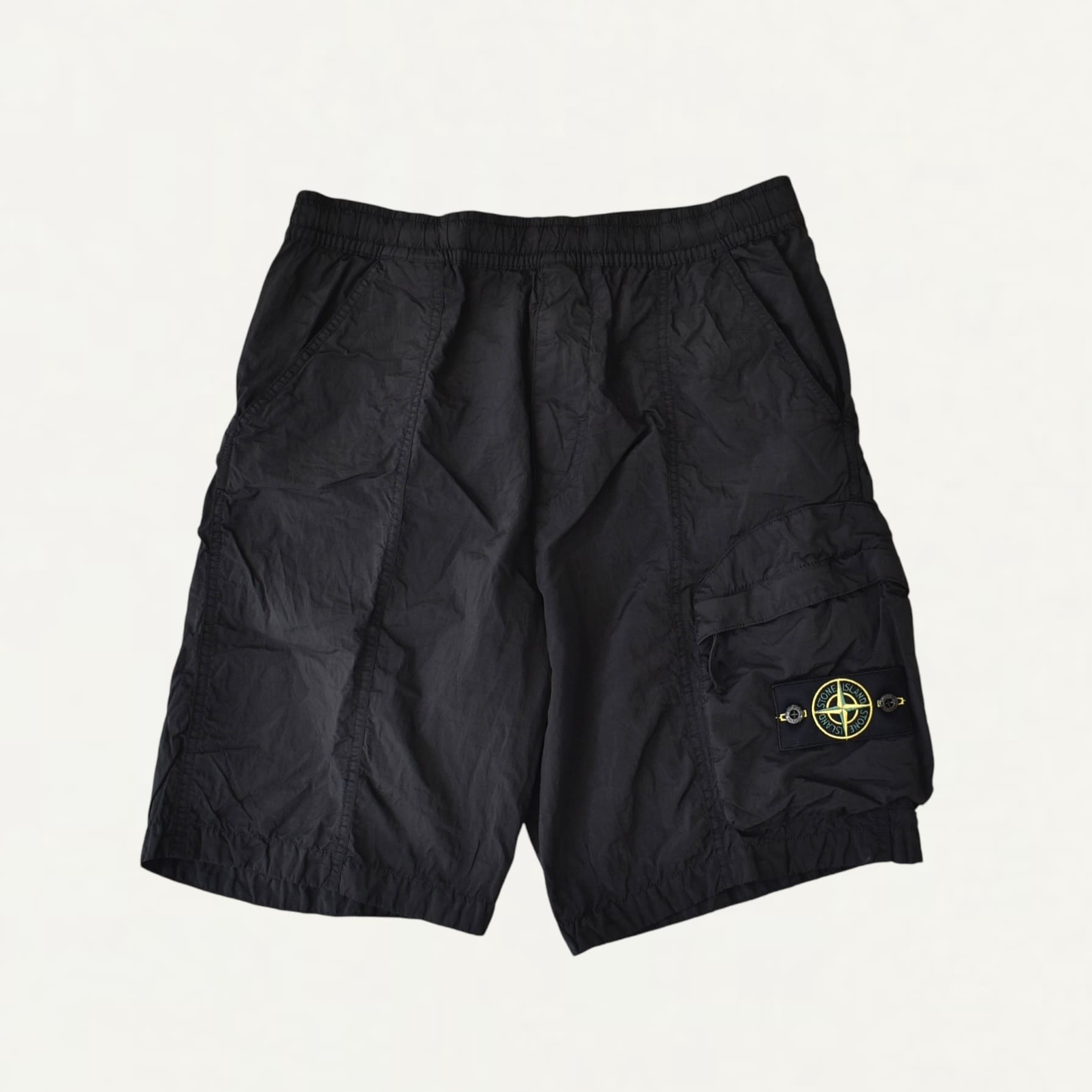STONE ISLAND L100007 NYLON METAL IN ECONYL® Comfort fit cargo Bermuda shorts with elasticated waistband Black[K1S15L100007]