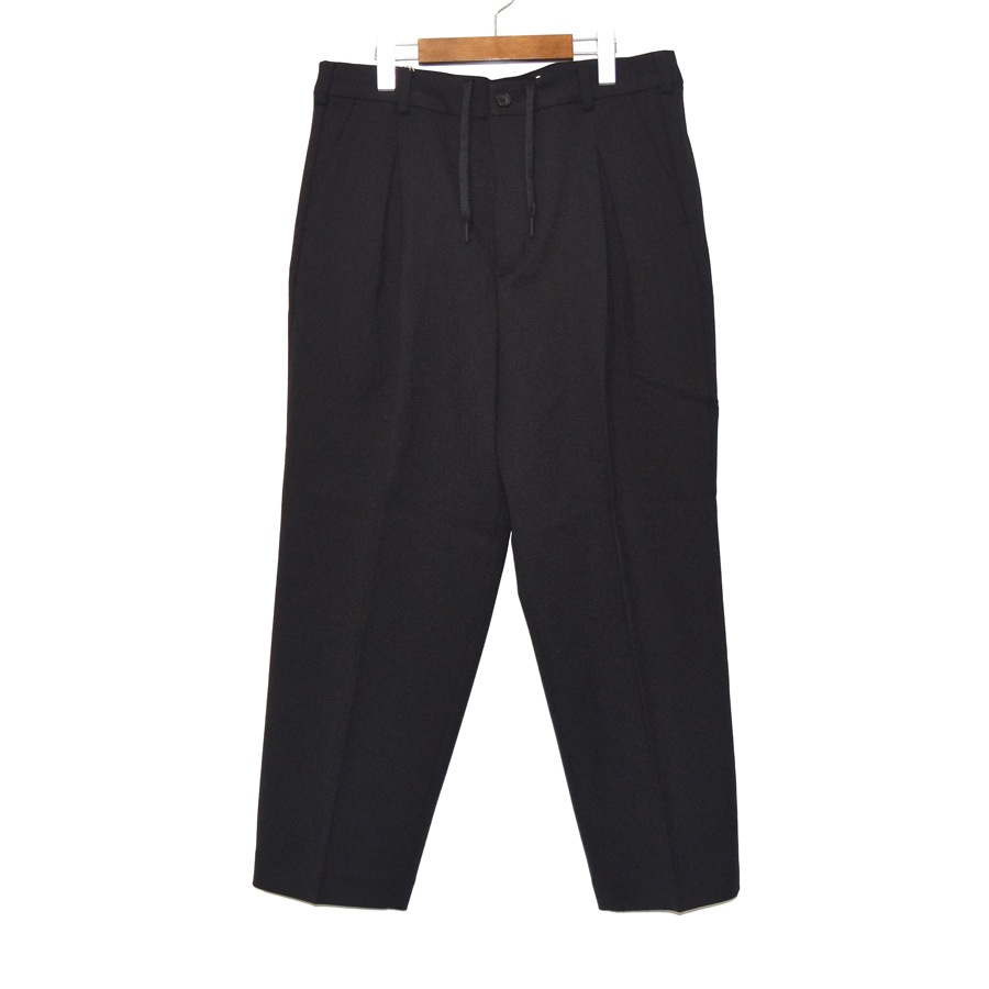 White Mountaineering STRECH 2 TUCK PANTS[WM2373403BK]