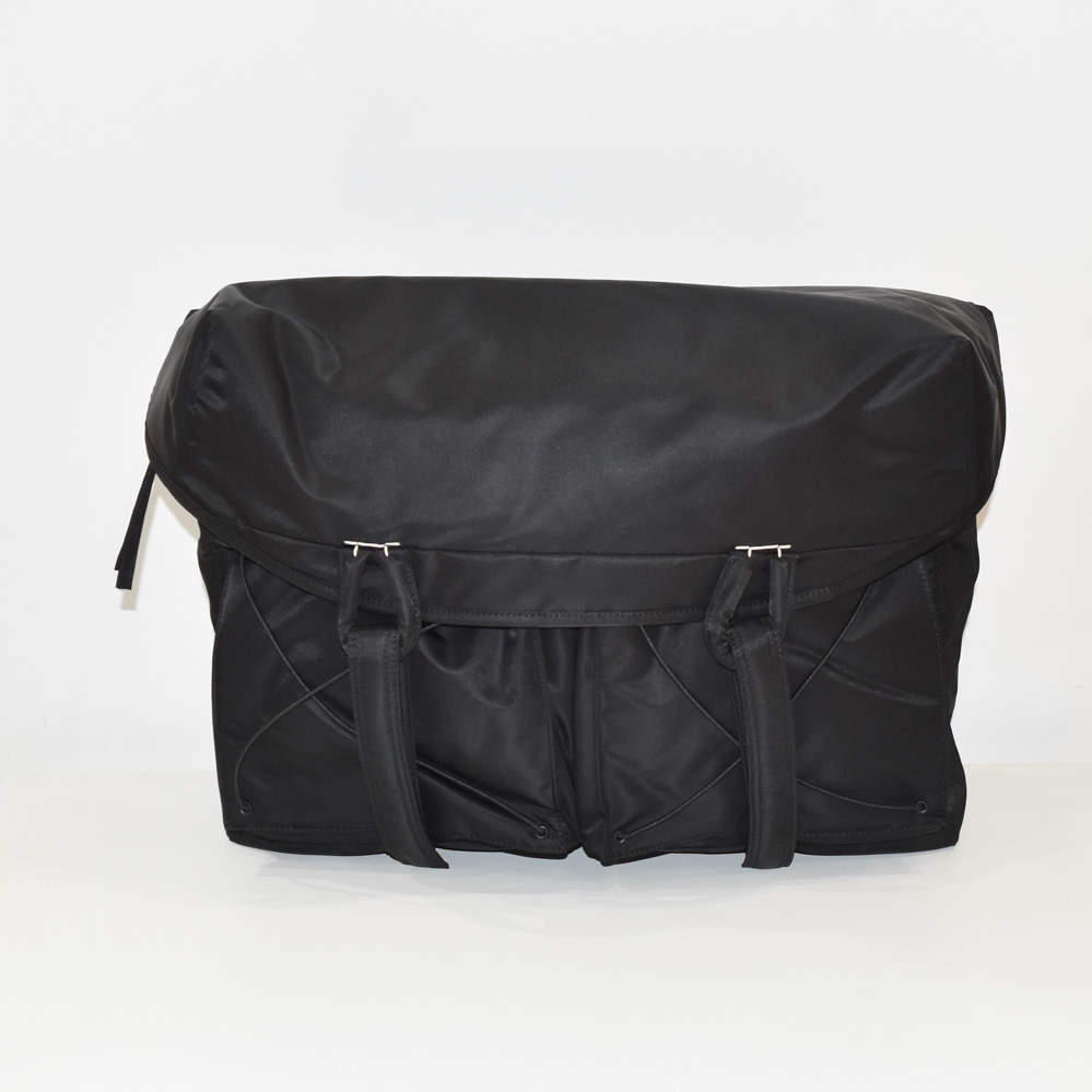 SAGAN Vienna MESANGER BAG BLK